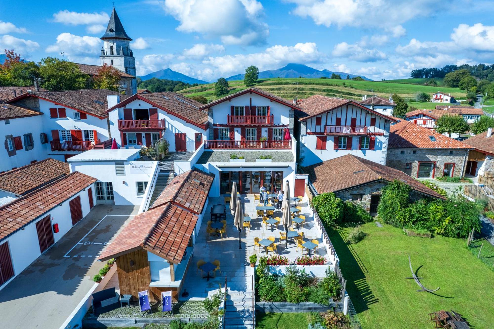 Hotel Restaurant & Spa La Maison Oppoca Aïnhoa Exteriör bild