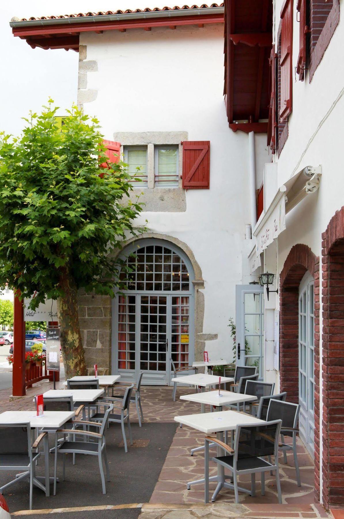 Hotel Restaurant & Spa La Maison Oppoca Aïnhoa Exteriör bild